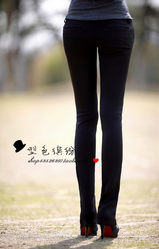 穿喇叭小脚弹力紧身包臀